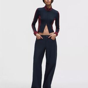 Lululemon EasyFive Low-Rise Classic Wide-Leg Pant
Regular